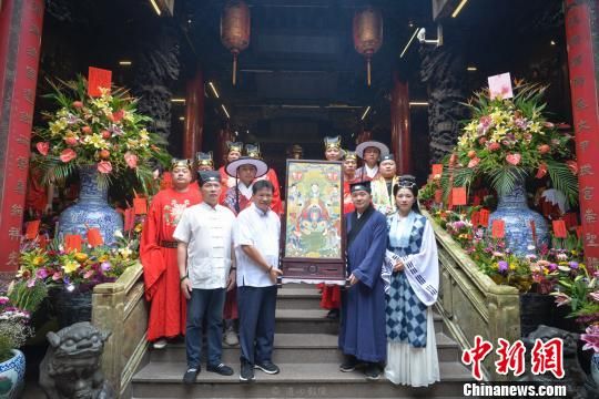 福州三坊七天后宮贈(zèng)與臺(tái)中大甲鎮(zhèn)瀾宮明朝風(fēng)格媽祖畫像。福州三坊七巷天后宮供圖