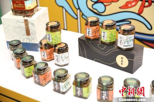 老字號品牌的產(chǎn)品陳列展。供圖